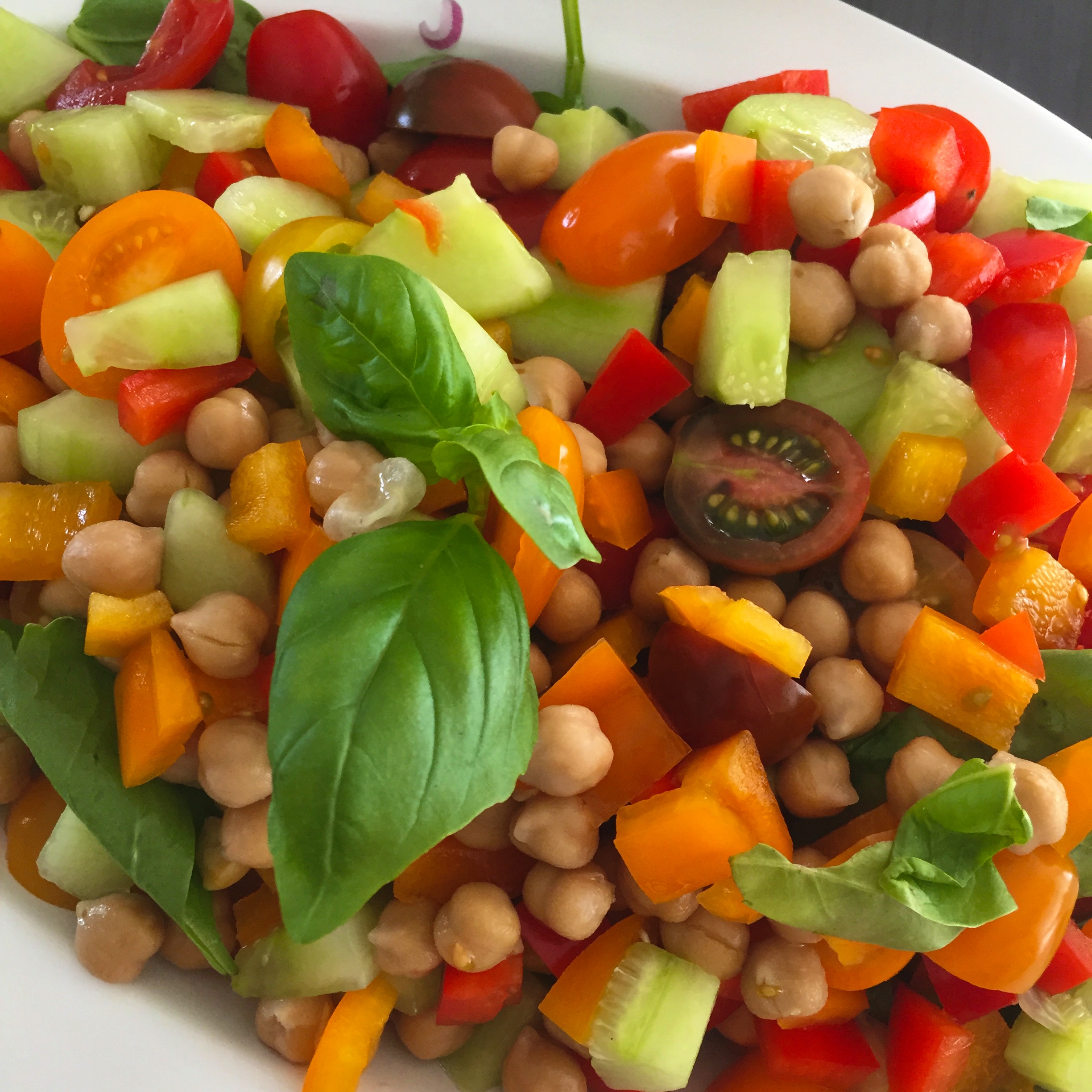 Bunter Salat mit Kichererbsen - Glutenfreies Leben